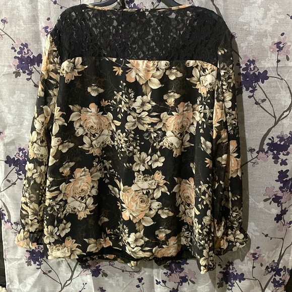 Dressy floral top - Picture 2 of 4
